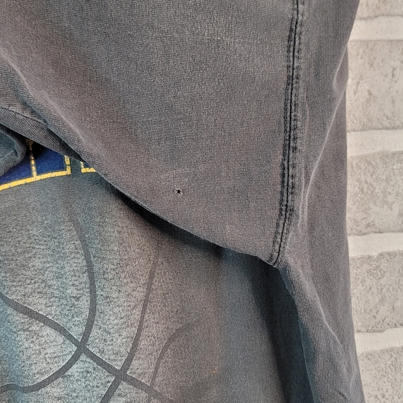 Michigan Wolverines Basketball Vintage 90's Fab 5 Era T-Shirt Men's Cut Tag - Picture 4 of 12